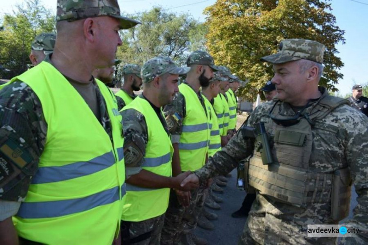 Командующий Объединенных сил проверил обновленные блокпосты на Донбассе (ФОТО)