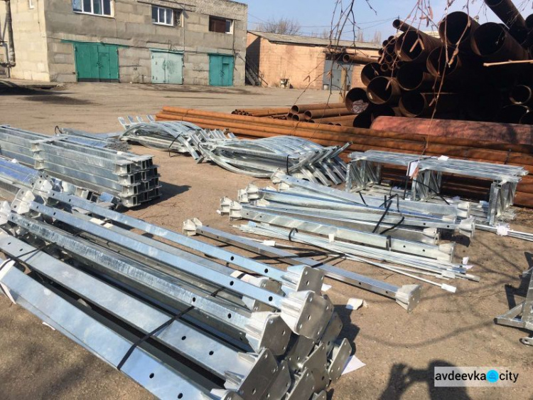 Работа кипит: в Авдеевке появятся еще 10 новых остановочных павильонов (ФОТОФАКТ)