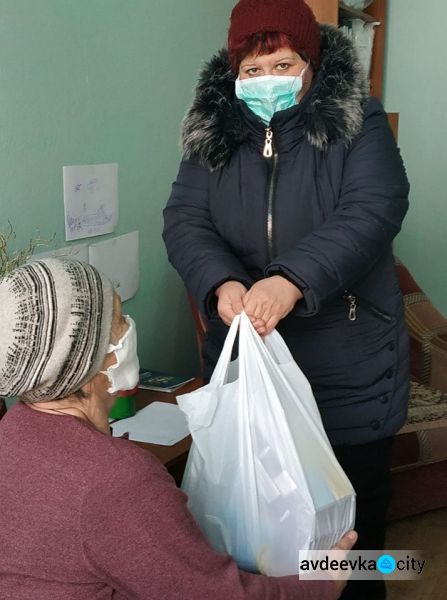 Авдеевский терцентр продолжает помогать пожилым людям