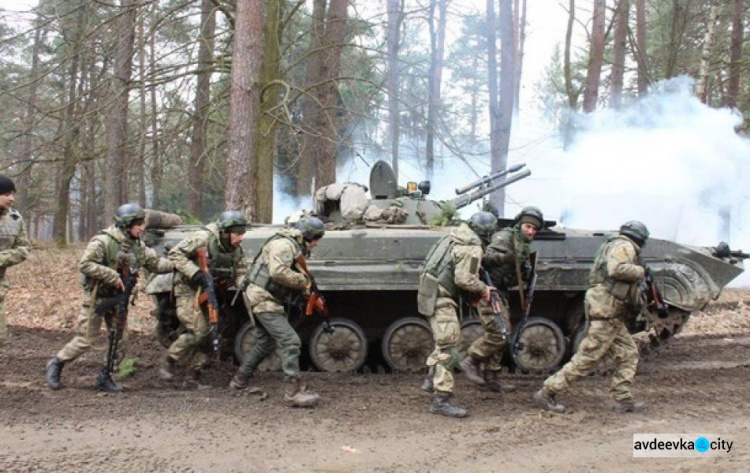 В Авдіївці проводять військові навчання: мешканців міста просять зберігати спокій