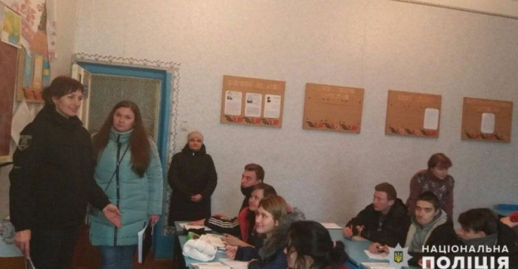 В Авдеевке учащимся напомнили об их правах и обязанностях