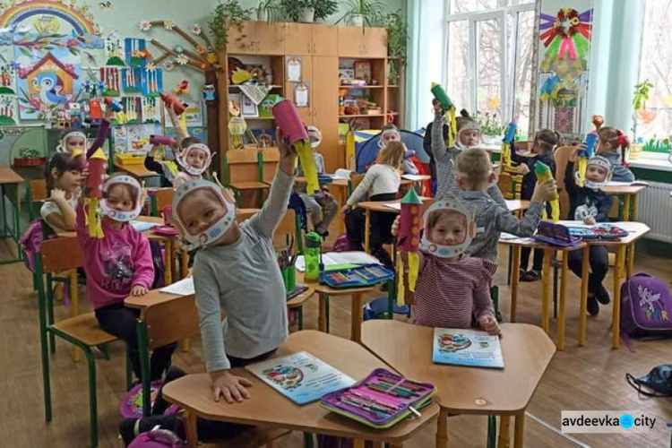 Юні авдіївці мріяли про космос та власноруч виготовили ракети (ФОТО)