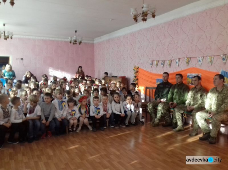 Школьники Авдеевки поздравили защитников Украины (ФОТО)