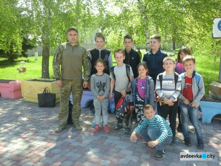 Дети вернулись в Авдеевку из «Изумрудного города»
