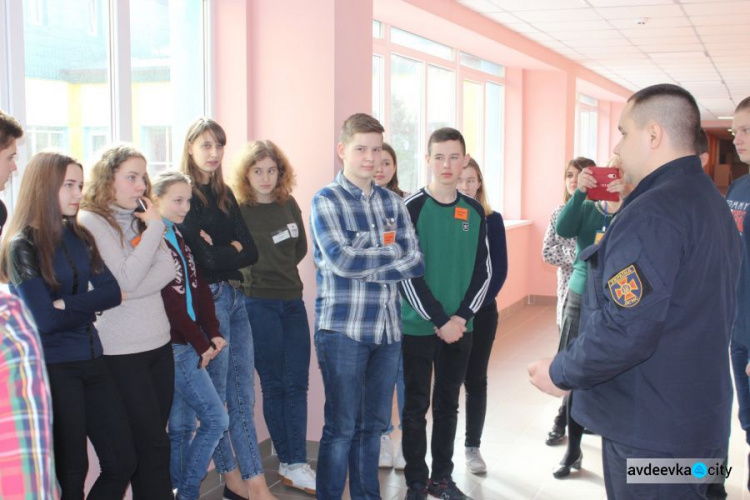Спасатели Авдеевки учили детей эвакуироваться (ФОТО)