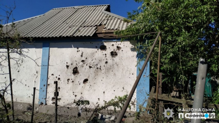 Повреждены четыре дома: полиция подтвердила обстрел Авдеевки (ФОТО)