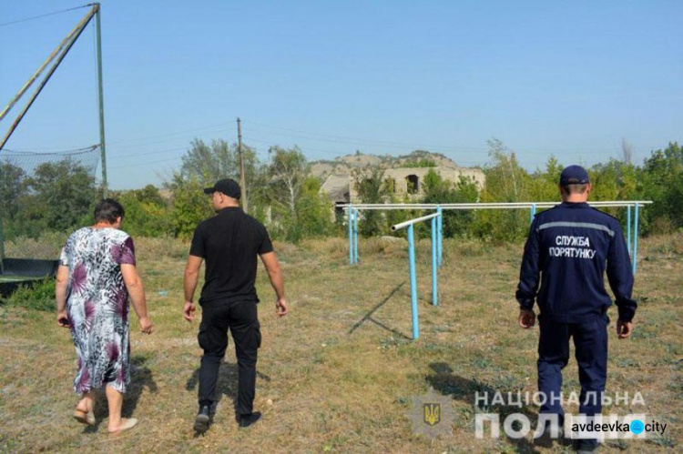 Полиция и взрывотехники прошерстили  классы, подвалы и  чердаки школ на Донетчине