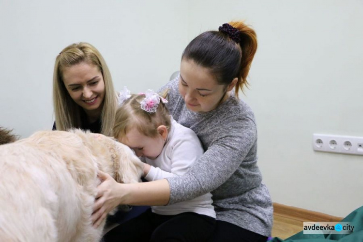 Психологи ГСЧС помогают дочери погибшего в Авдеевке спасателя