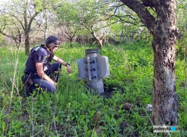 Піротехніки ДСНС проводять розмінування в населених пунктах Донеччини: зараз працюють в Авдіївці