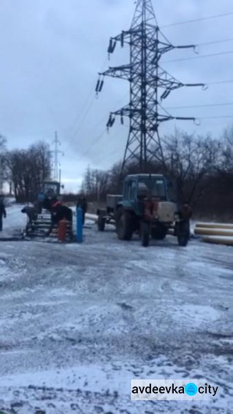 Сани, трубы, снег и грязь: фоторепортаж о битве за газ для Авдеевки