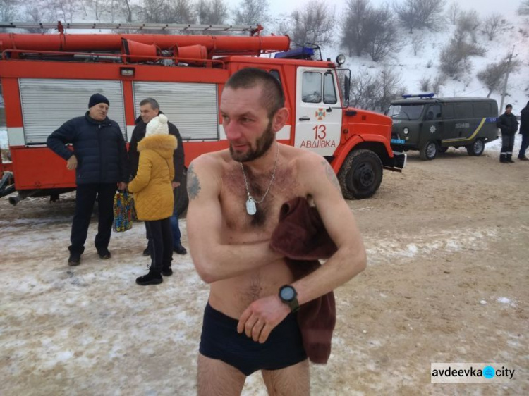 Воины ВСУ приняли участие в Крещенских обрядах в Авдеевке (ФОТО)
