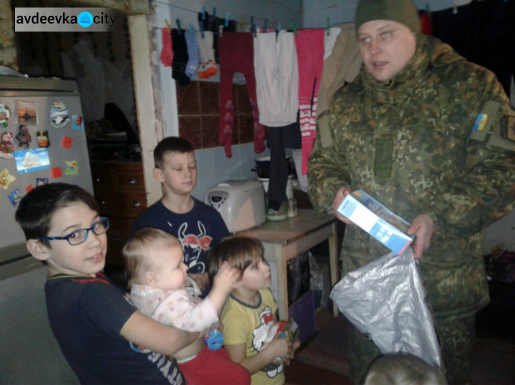 Правоохранители заботятся об авдеевских семьях  (ФОТО)