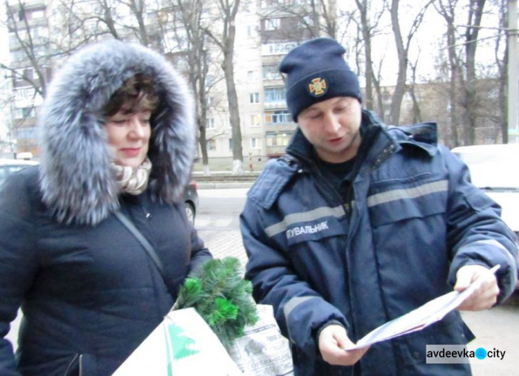 Спасатели провели с жителями Авдеевки беседы о взрывной опасности