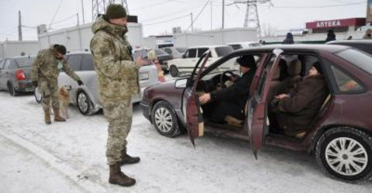 Ситуация на КПВВ: В районе «Марьинки» собралась приличная очередь из желающих пересечь линию разграничения