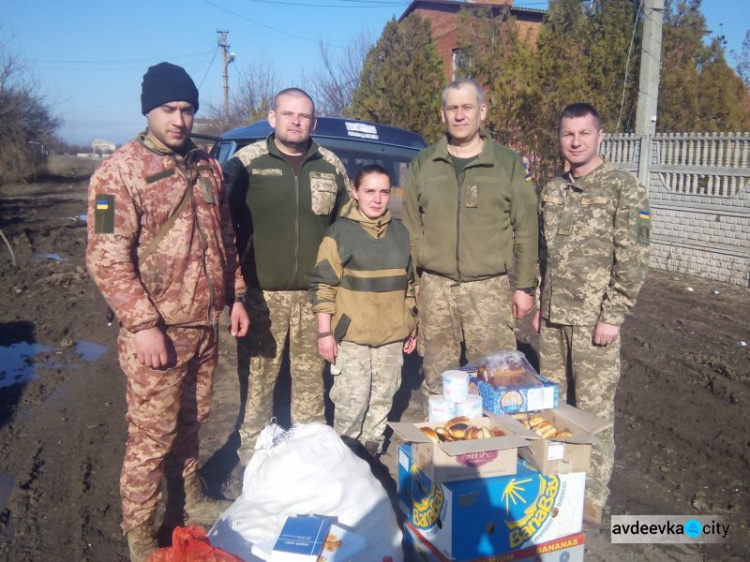 Авдеевские «симики» развозили куличи, пособия и детей (ФОТО)