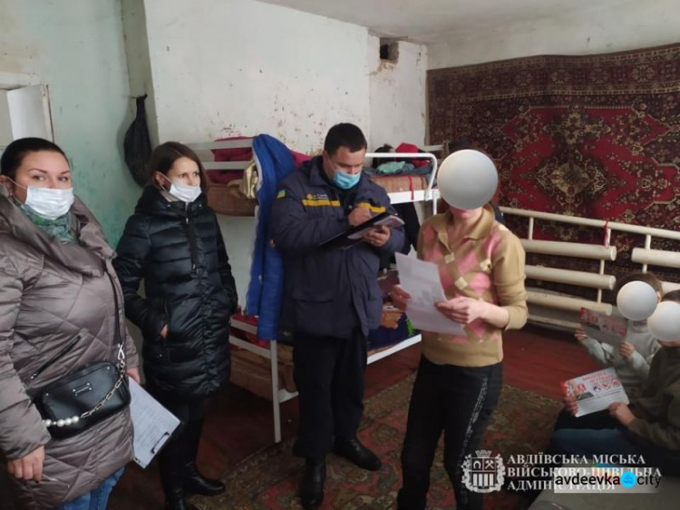 В Авдіївці пройшла перевірка умов утримання і виховання дітей у родинах, які опинились у складних життєвих обставинах