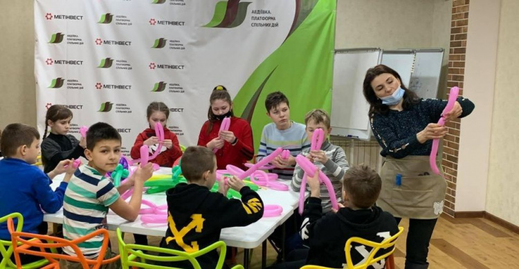 ОО «Авдеевка. Платформа совместных действий» провела предпраздничный мастер-класс для детей
