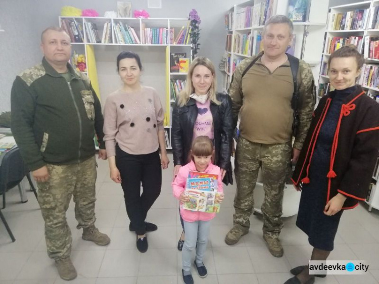 В Авдеевке подвели итоги конкурса рисунков на асфальте и викторины "Сказочные чтения"