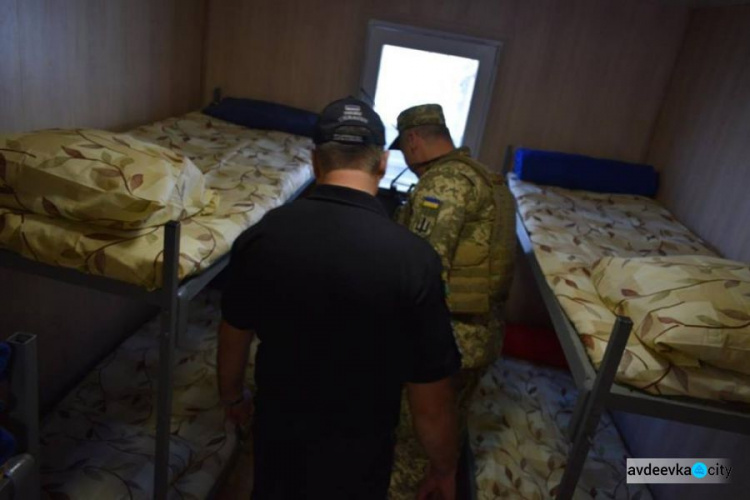 Командующий Объединенных сил проверил обновленные блокпосты на Донбассе (ФОТО)