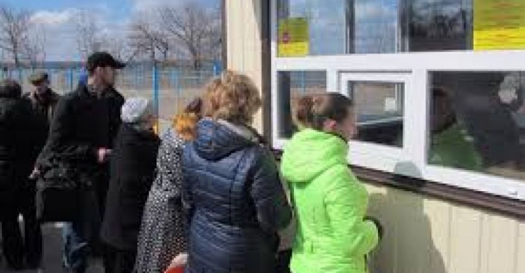 Ситуация на донбасских КПВВ:  поддельные документы и 23 отказа в пропуске