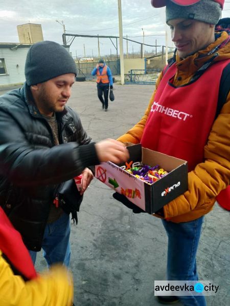 В Авдеевке меняли сигареты на конфеты (ФОТОФАКТ)