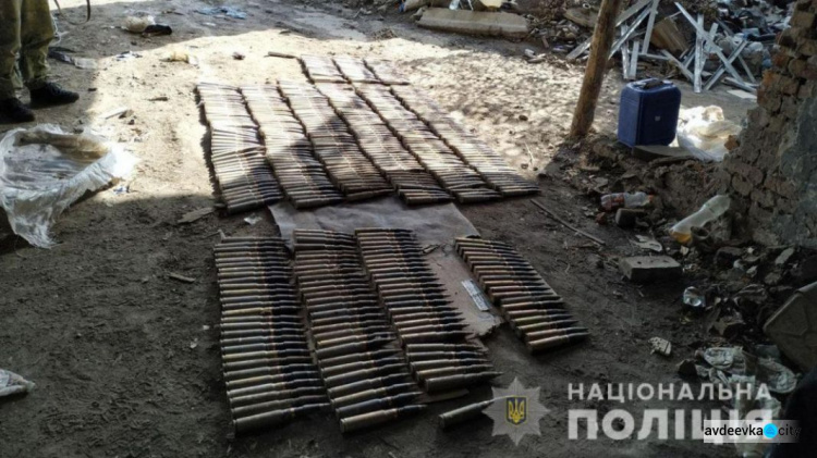 Возле Опытного правоохранители обнаружили схрон боеприпасов