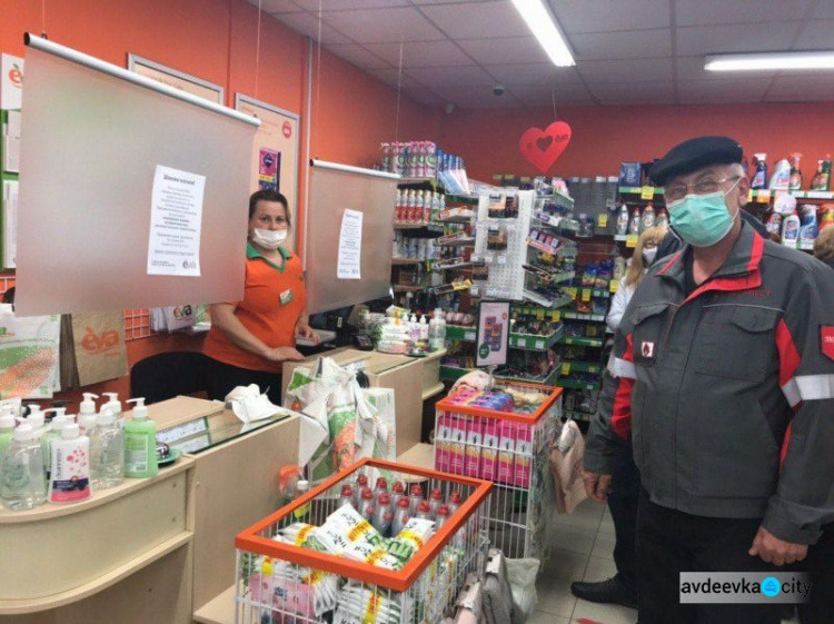 Сотрудники АКХЗ помогают авдеевской полиции поддерживать порядок в городе во время карантина (ФОТОФАКТ)