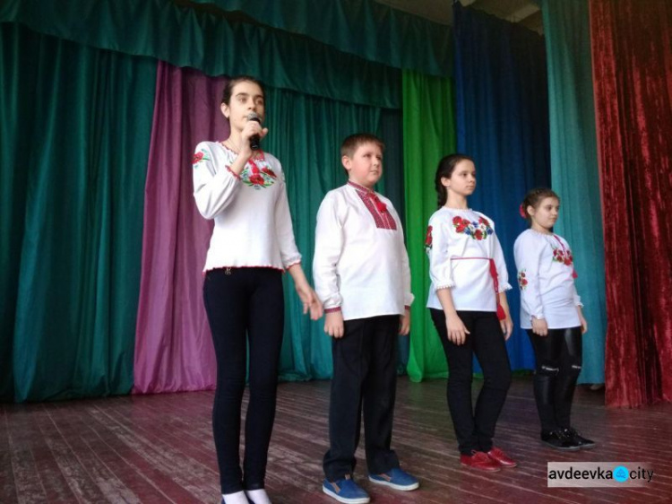 Школярі красиво і патріотично привітали добровольців (ФОТО)