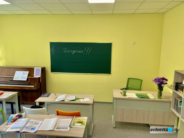 Воодушевленные дети и восторженные родители: авдеевская музыкальная школа отметила новоселье (ВИДЕО)