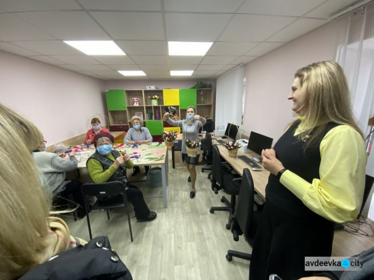 Представники іноземної делегації відвідали соціально значущі об’єкти прифронтової Авдіївки