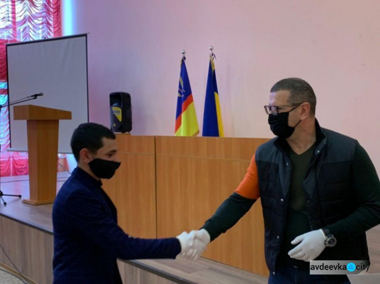 Народный депутат Муса Магомедов поддерживает талантливых школьников