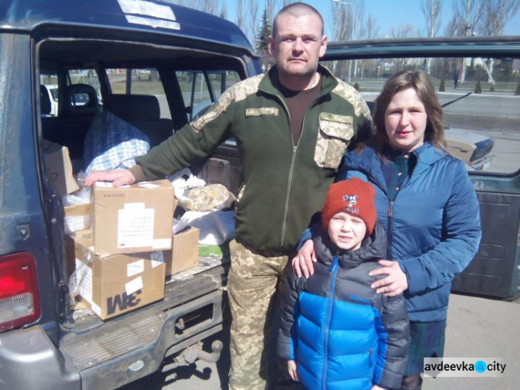 Авдеевские «симики» развозили куличи, пособия и детей (ФОТО)