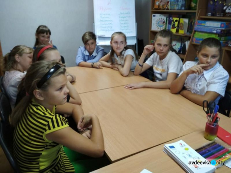 Міжнародна організація оцінювала потреби дівчат та хлопців з прифронтової Авдіївки (ФОТО)
