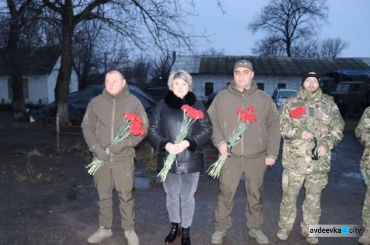 У День пам'яті жертв голодоморів в Авдіївці запалили свічки