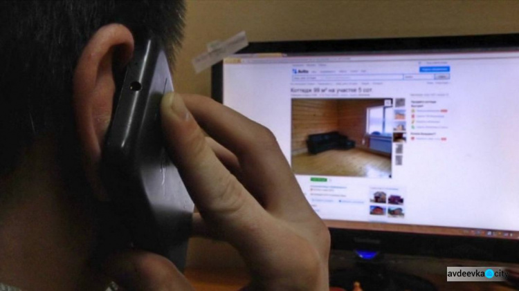 Полицейские Авдеевки разыскивают мошенницу, которая выманила у женщины 15 тысяч гривен 