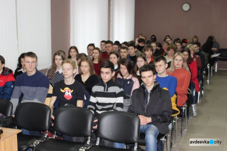 В Авдеевке прошла городская конференция «Украинская революция: от героев Крут до героев Небесной сотни»