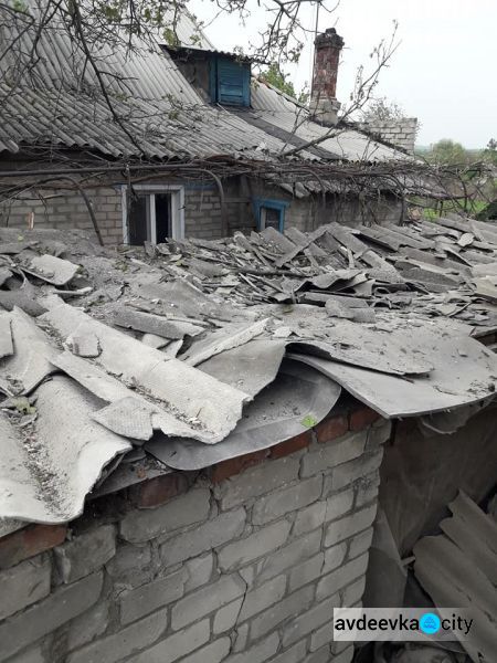 Сводка из зоны ООС: 15 «запретных» обстрелов, горящее Зайцево и потери сторон конфликта