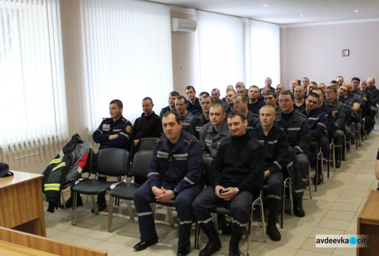 В Авдеевке с почетом проводили героев-спасателей (ФОТО)
