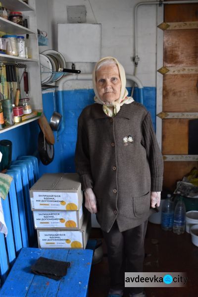 Одинокие ветераны-коксохимики получили продуктовые наборы от Метинвеста и Фонда Вадима Новинского