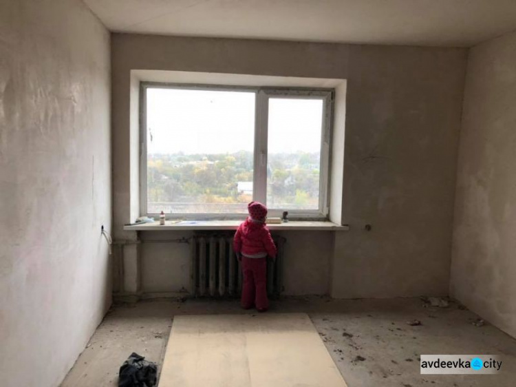 Разбитый обстрелами и находящийся в опасном месте дом в Авдеевке признали пригодным к проживанию (ФОТО)