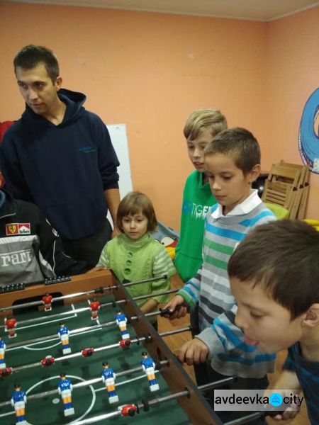 В авдеевском "Вулике" волонтеры встретились с детворой  (ФОТО)