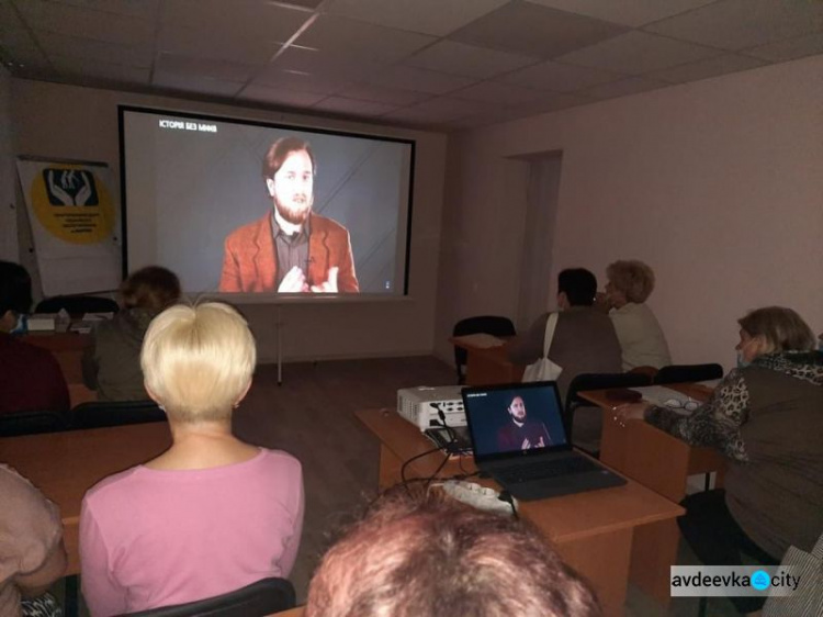 В Авдіївці працівники територіального центру прийняли  участь у заході з популяризації української мови