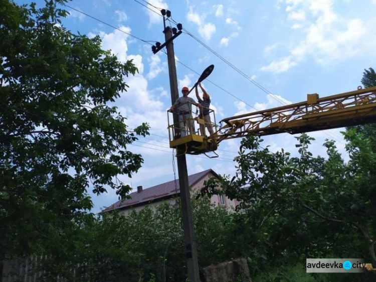 У приватному секторі Авдіївки комунальники освітили ще один район