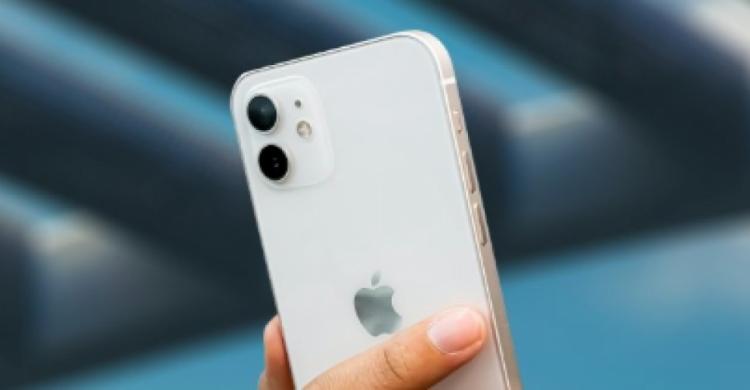 Расчищают полки. Цены на iPhone 12 снизили на сотни долларов перед выходом iPhone 13