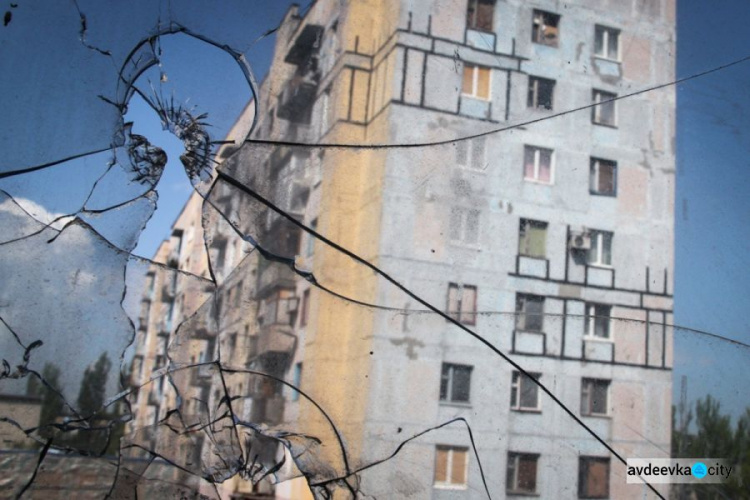 В результате обстрела в Авдеевке поврежден жилой дом