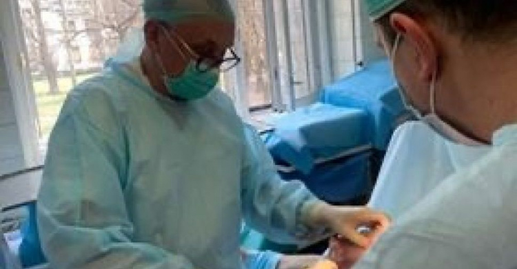 Генерал-майор медицинских сил ВСУ провел пятичасовую операцию раненного военного в Авдеевке