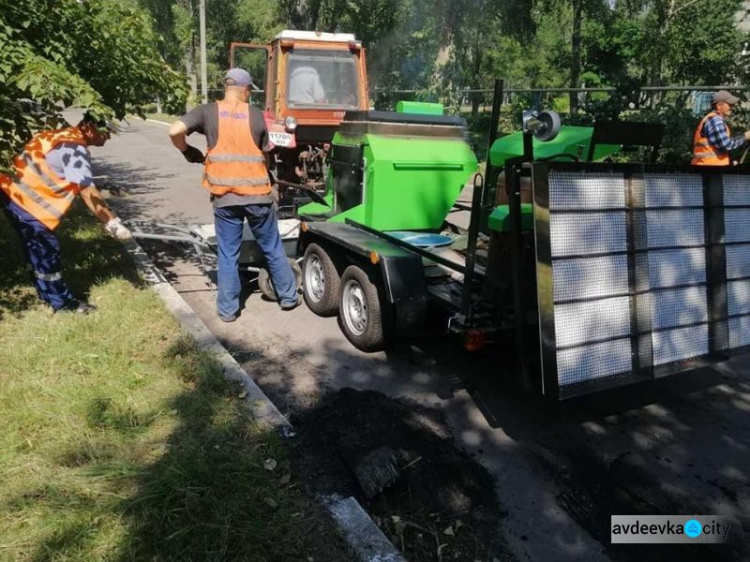 КП "СЄЗ" випробовує нову техніку для ямкового ремонту доріг