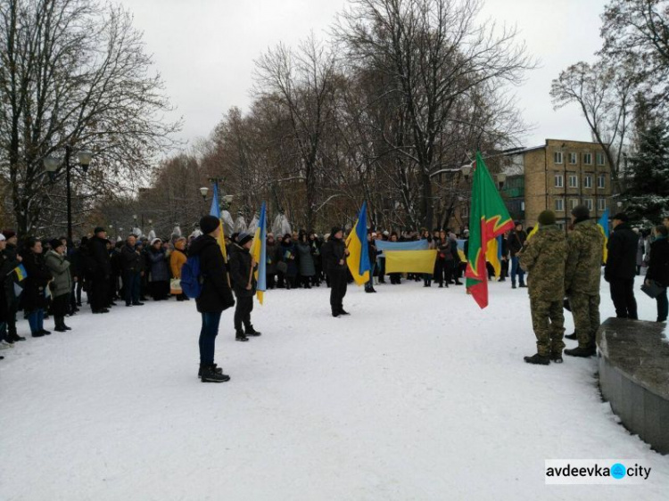 В Авдіївці відзначили День Гідності та Свободи: привітання, нагородження і зворушливий вірш дитини (СВІТЛИНИ)