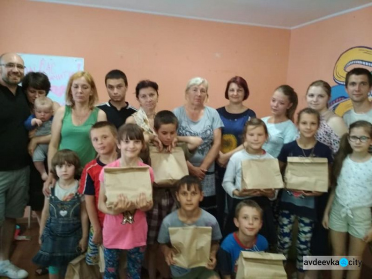 Авдеевские дети устроили праздник для родителей (ФОТО)
