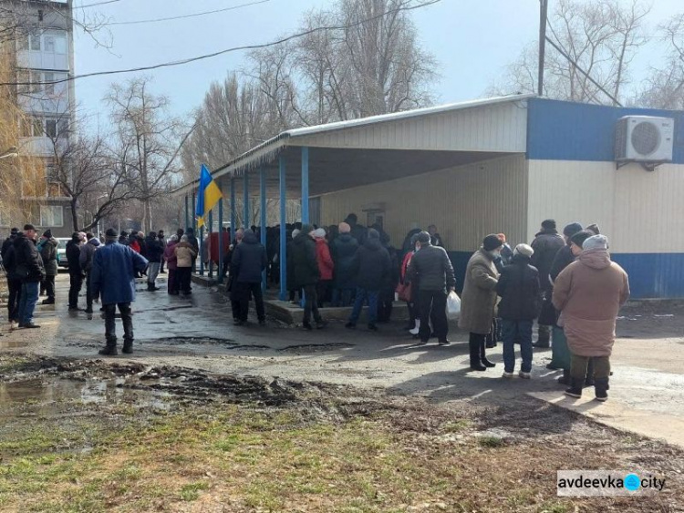 Сьогодні авдіївці - клієнти ПриватБанку та Ощадбанку зможуть зняти готівку